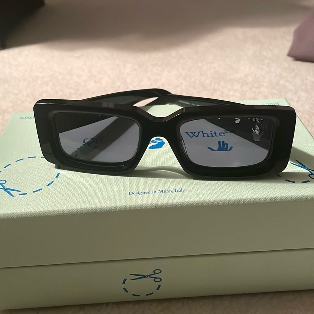 Off-White Arthur Sunglasses